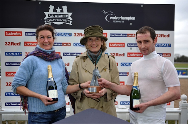 wol506-9496-amateur-jockeys-title-presentation-17-02-14.jpg